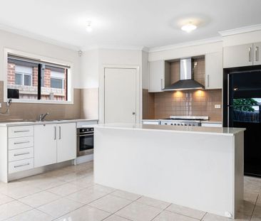 4 BEDROOM FAMILY HOME - Photo 5