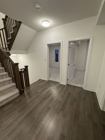 For Lease - 3278 Crystal Drive, Oakville, Ontario - Photo 2
