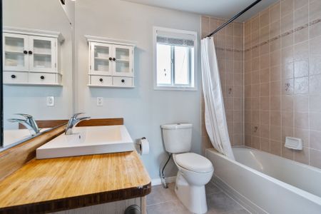 For Lease - 4 Prince Edward Place, Barrie, Ontario - Photo 3