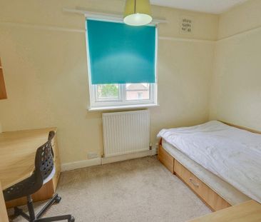 4 bedroom semi-detached house to rent - Photo 5