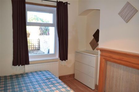 4 bedroom terraced house to rent - Photo 2