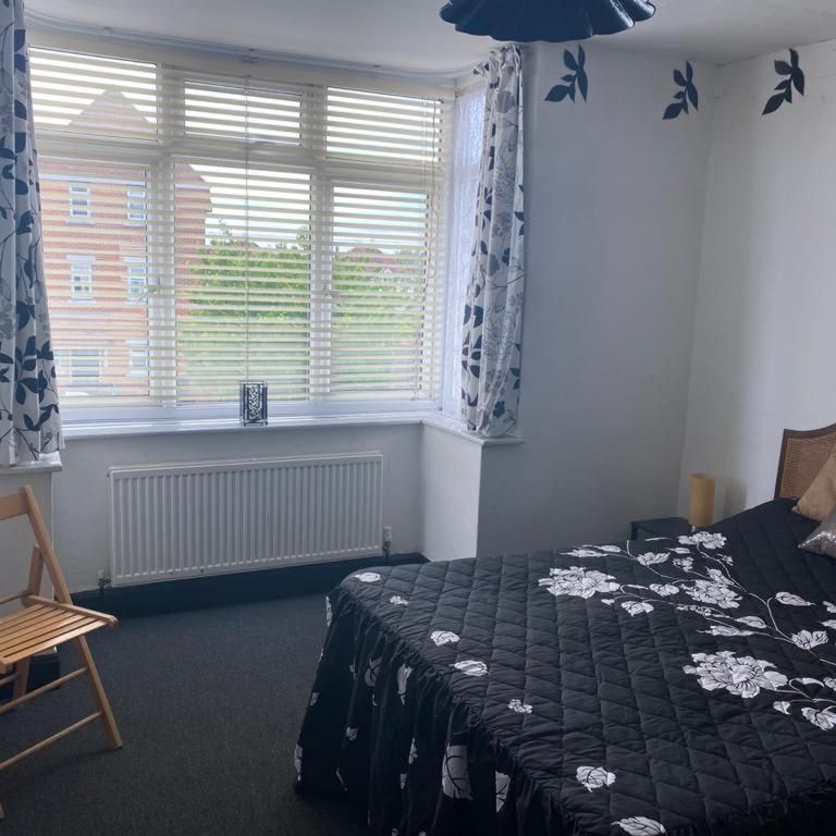 1 bedroom in a house share to rent - Photo 1