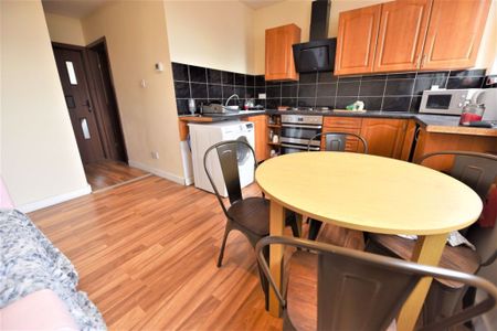 3 bedroom Flat in Ebberston Terrace, Leeds - Photo 5