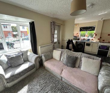 2 bedroom terraced house to rent - Photo 4