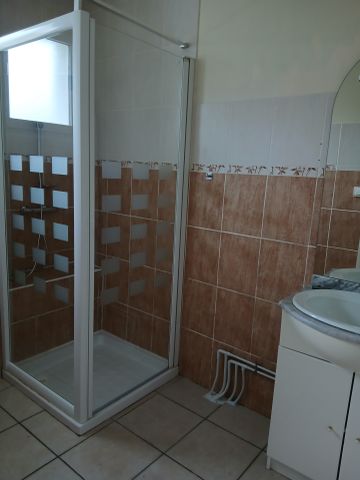 Location Maison 4 pièces 87m² MONTMORILLON 86500 - Photo 4