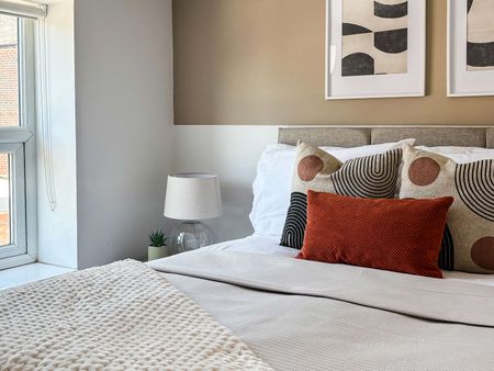 ✨ En-Suite Rooms w/ Kitchenettes | Bills Inc. 💡 Room 8 - Photo 3