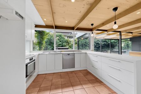 Tranquil Family Oasis with Pool in Millgate Estate - Photo 4