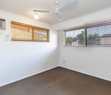 2/75 Cook Street, North Ward - Photo 3