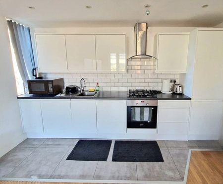 London Road, Bracknell, Berkshire, RG12 - Photo 4