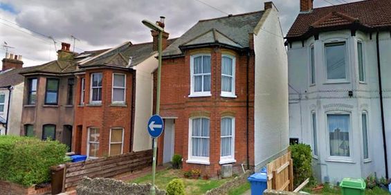 1 bedroom in a house share to rent - Photo 3