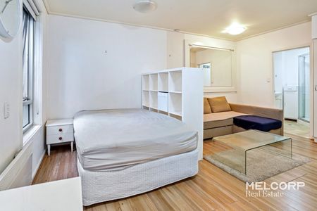 STUDIO GEM IN THE HEART OF LYGON STREET - FURNISHED - Photo 2