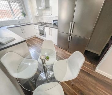 6 bedroom terraced house to rent - Photo 5