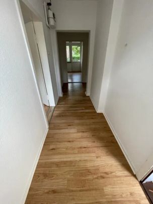 Schöne helle 2 Zimmer-Wohnung mit 2 Balkonen sucht Nachmieter! Sofort frei! - Foto 1