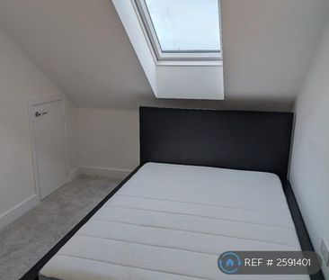 1 bedroom in a house share to rent - Photo 2