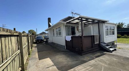 Lovely 3 bedroom house Mangere - Photo 4