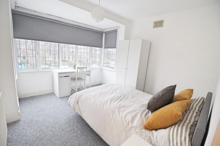 3 bedroom flat to rent - Photo 3