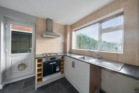 3 bedroom semi-detached house to rent - Photo 4