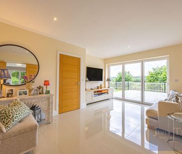 4 bedroom detached house to rent - Photo 3