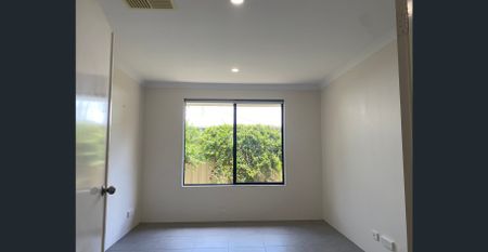 Modern Family Home - Photo 3