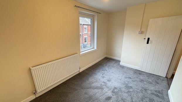 2 bedroom end of terrace house to rent - Photo 1