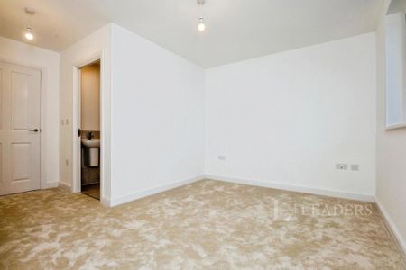 4 bedroom detached house to rent - Photo 4