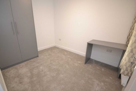 4 Bed - Pitcroft Avenue, Reading - Photo 3