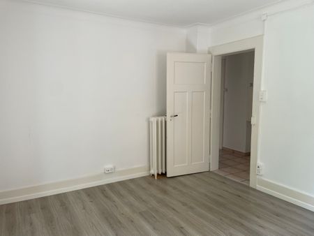 JEANNERET 23, Appart. 4 pièces 1er étage rénové avec balcon - Photo 4
