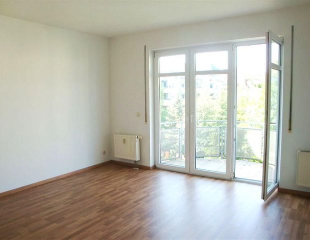 Lichtdurchflutete 2-Raumwohnung in Dresden-Striesen mit Blick ins Grüne & Südbalkon sucht Dich! - Foto 1