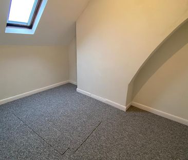 £1,100 PCM, Refurbished Two Bedroom Second Floor Flat in Penarth Ro... - Photo 6
