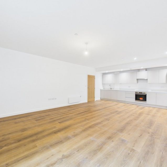 The Causeway, Staines-upon-Thames, Surrey,TW18 - Photo 1