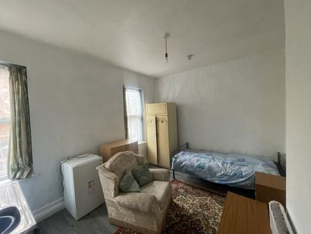 1 bedroom in a house share to rent - Photo 5