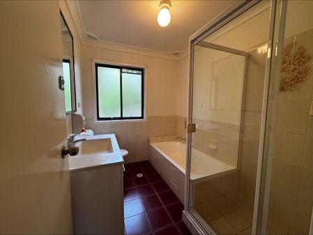 Fresh & Airy Three-Bedroom Villa in a Peaceful Setting - Photo 5