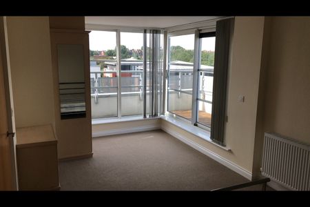 3 Bed Penthouse, Watkin Road, LE2 - Photo 2