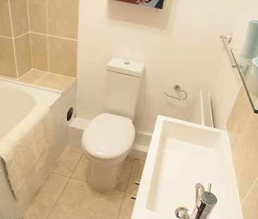 A 1 Bedroom Flat in Off Bath Road GL53 7RE - Photo 2