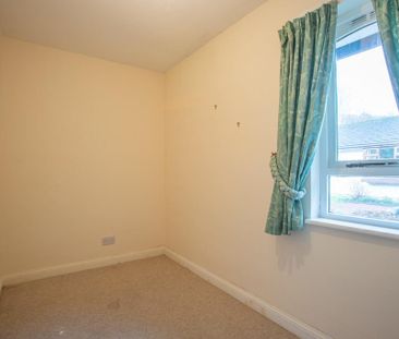 2 bedroom semi-detached bungalow to rent - Photo 3