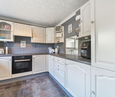 3 bedroom terraced house to rent - Photo 5