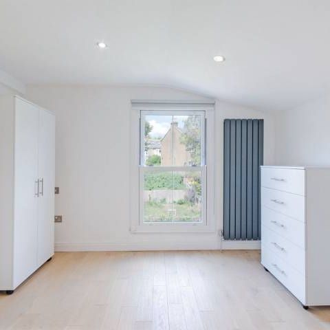 Modern Studio - Photo 1