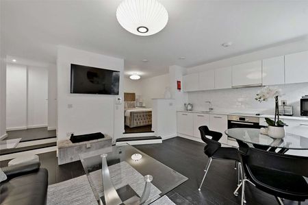 A beautifully presented and fully-furnished super studio apartment with private patio in a prime central Windsor setting. - Photo 2