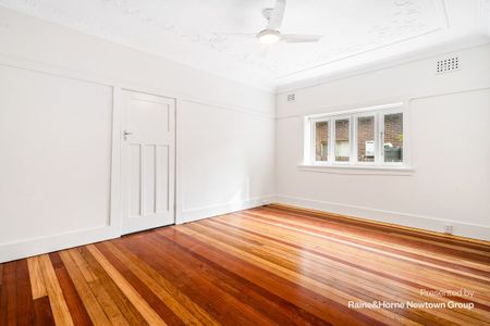 Beautifully Renovated Federation Home with Huge Backyard - Ideal for Garden Enthusiasts - Photo 3