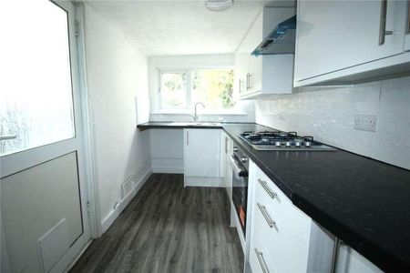 Mills Terrace, Chatham, Kent, ME4 - Photo 3
