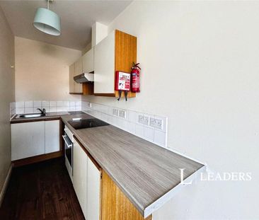 2 bedroom flat to rent - Photo 3