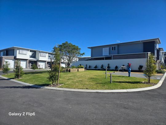 Luxury Newly Constructed 2 bedroom Townhouse renting now. Great Location! Quiet & Relaxed living! "Situated in the Mansfield High School Catchment". - Photo 1