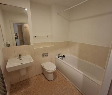 2 Bed Flat, Denmark Road, M15 - Photo 5