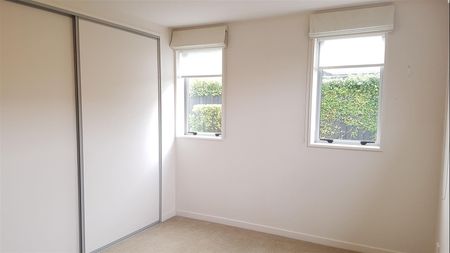 Simply beautiful city complex living! - Photo 2