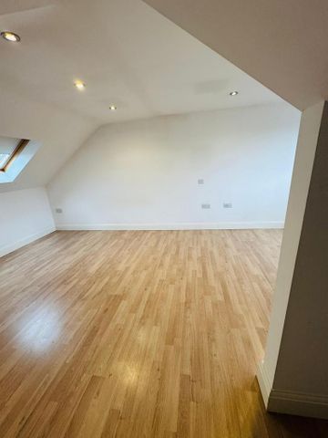 3 bedroom flat to rent - Photo 2