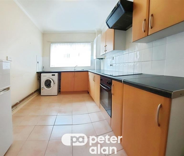 Long Oaks Court, Sketty, SWANSEA - Photo 2