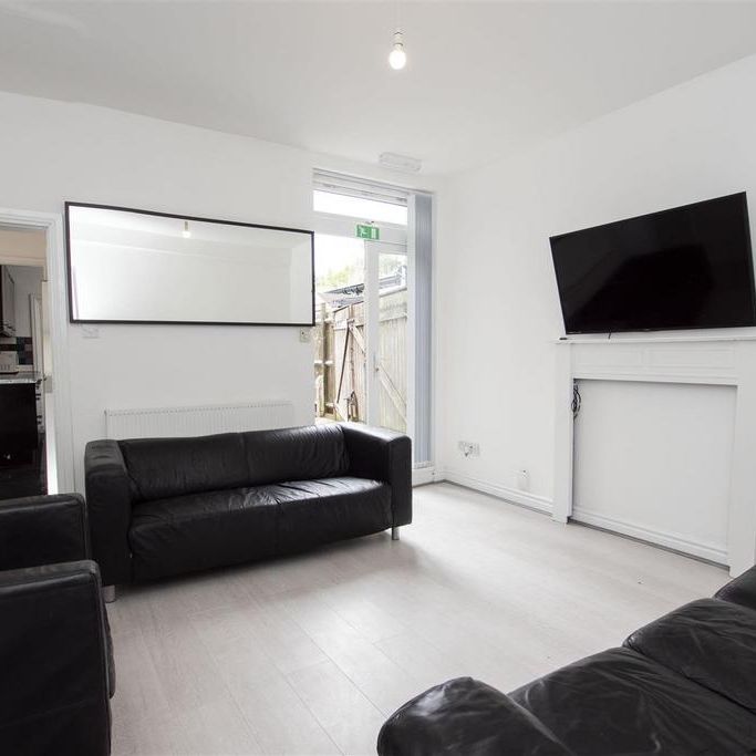 6 bedroom house to rent - Photo 1