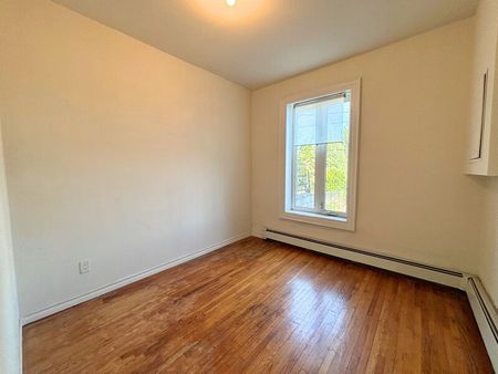 $1,799 / 2 br / 1 ba / 328 James st N unit 2 - Photo 5