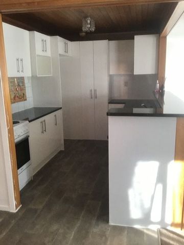 Large 3 B/Room Family home (Rear). - Photo 5