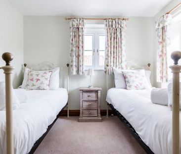 4 bedroom detached house to rent - Photo 2